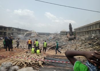 ANAMBRA: 200 Rescued as Three-Storey Building Collapses