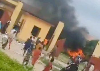 Niger Police Arrest 11 as Hoodlums Burn LG Secretariat, Cars