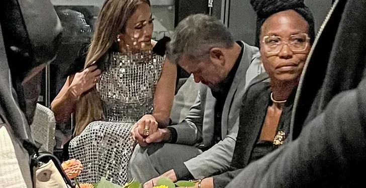 POST-DIVORCE CHAT: Jennifer Lopez Holds Hands with Matt Damon