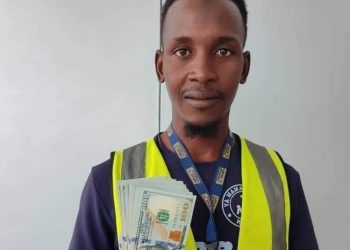 NAHCO: Cleaner Gets Reward for Returning $10,000 Found in Aircraft