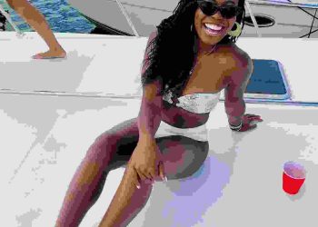 Lady Claims Narrates How Secret Service Agent Lover Invited Her to Obamas’ Hawaii Mansion and they had S3x in Former First Lady’s Bathroom