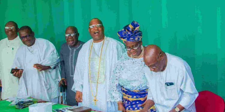Aare Adetola Emmanuelking, Otun-Asiwaju Onigbagbo of Remoland, Celebrates Chief Olusegun Obasanjo at 88