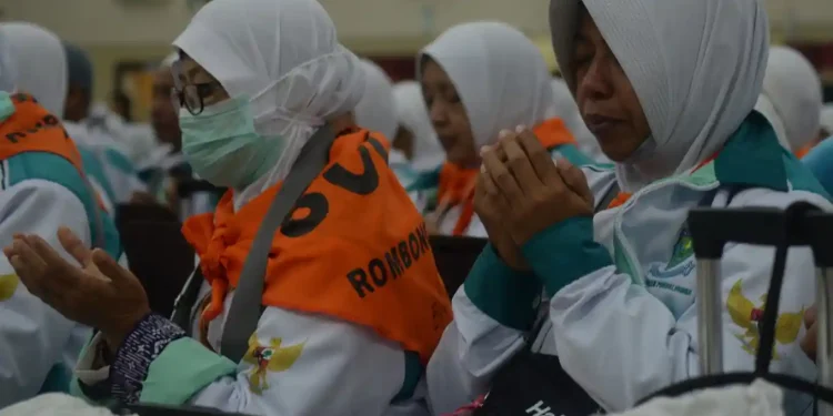 99 Indonesian Hajj Pilgrims Contact Pneumonia, One Dies