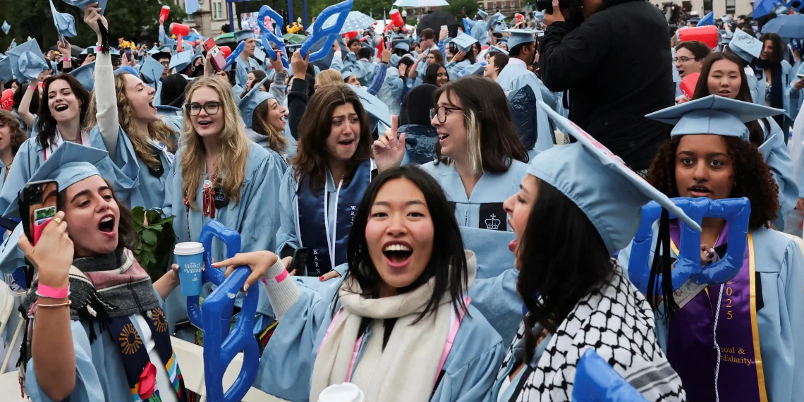 Trump to Revoke US Visas of Nearly 300 Thousand Chinese Students