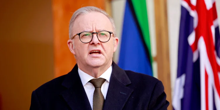 Australia PM Booed at Bondi Beach Memorial