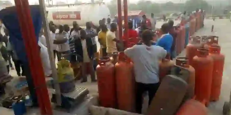 Nigeria’s Cooking Gas Crisis Deepens as Prices Surge Amid Persistent Supply Gap