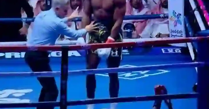 Anthony Joshua Survives Early Knockdowns to Beat Prenga