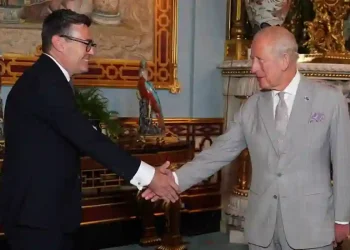 King Charles Accepts Starmer's Resignation, Burnham Takes Over as UK Prime Minister
