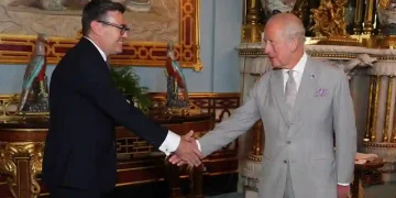 King Charles Accepts Starmer's Resignation, Burnham Takes Over as UK Prime Minister