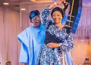 Tinubu Jokingly Calls First Lady ‘Iya Alakara’ at State House Event