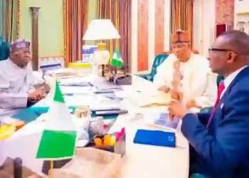 Tinubu Meets With EFCC Boss, Housing Minister In Abuja