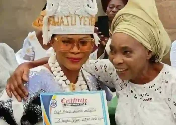Tafin of Orile Tafin Honours Folake Adeyemi, Calls for Unity and Community Growth