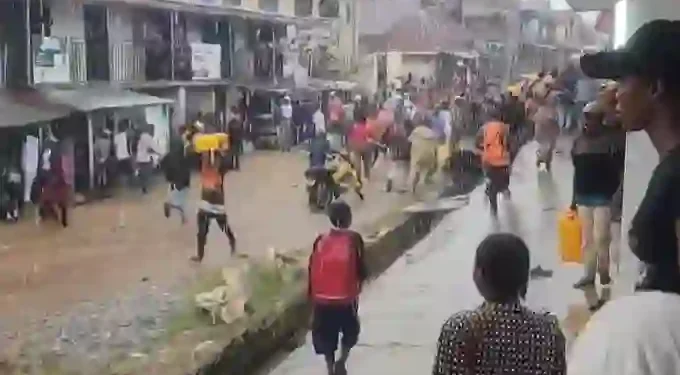 Osogbo Residents Raid Food Warehouse Amid Police Gunshots