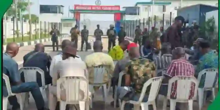Military Retirees Block Pensions Board Gate In Abuja Over Pension Hike