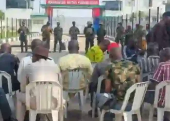 Military Retirees Block Pensions Board Gate In Abuja Over Pension Hike 15 Military Retirees Block Pensions Board Gate In Abuja Over Pension Hike