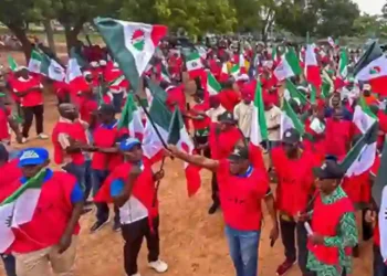 Workers Begin Three-Day Warning Strike Nationwide Over Hardship 15 Workers Begin Three-Day Warning Strike Nationwide Over Hardship