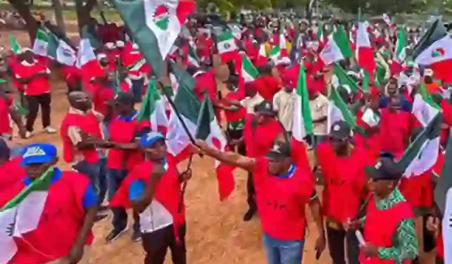 Workers Begin Three-Day Warning Strike Nationwide Over Hardship 10 Workers Begin Three-Day Warning Strike Nationwide Over Hardship