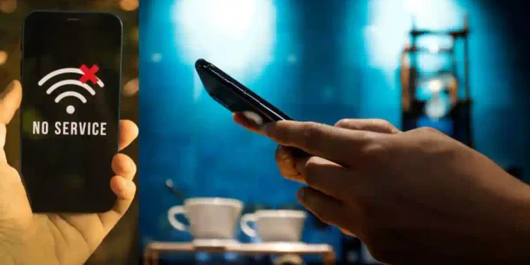 5 Reasons Your Phone Has Full Bars Now, No Service The Next Minute